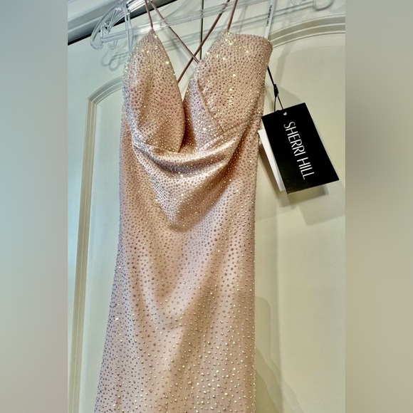 Gown - Picture 3 of 11